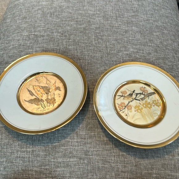 VINTAGE ART OF CHOKIN 24K GOLD EDGED 6” PLATE WITH FLOWER DESIGN two pla… - Picture 1 of 10